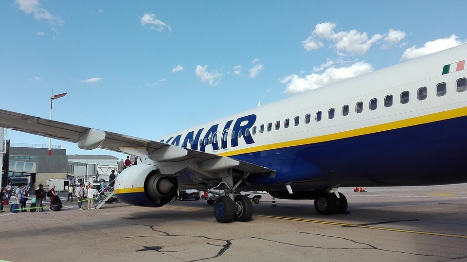 ryanair outsourcing